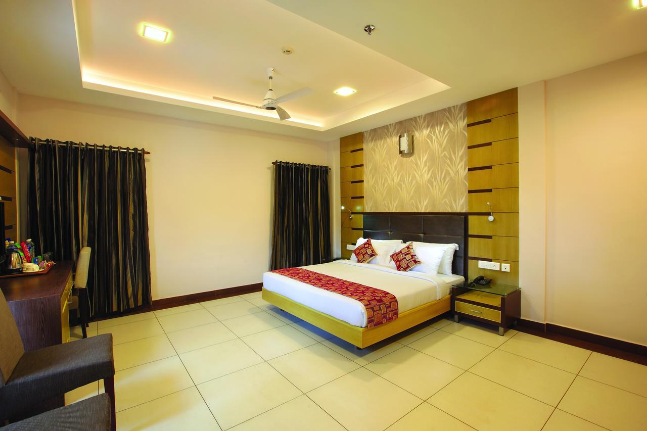 Hotel Aswathy Kodungallur Exterior photo