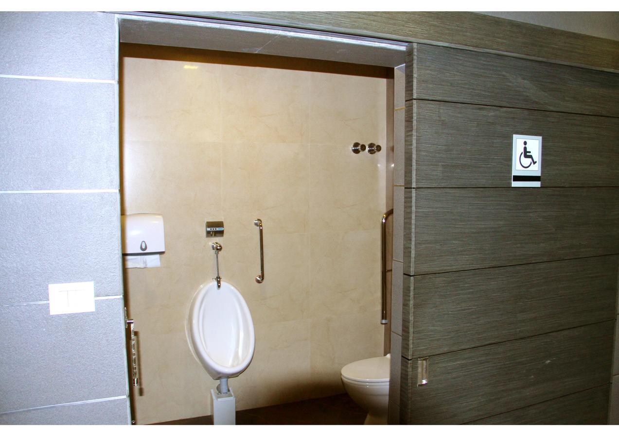 Hotel Aswathy Kodungallur Exterior photo