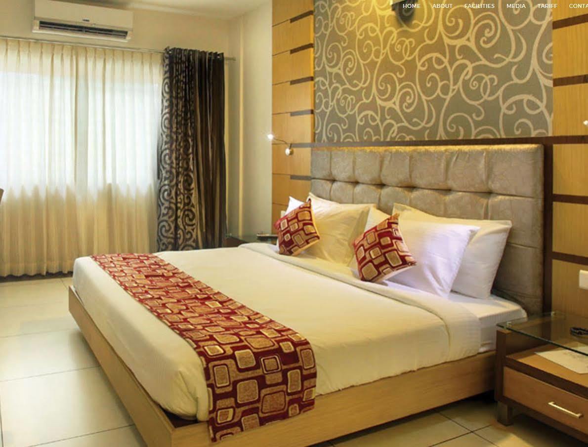 Hotel Aswathy Kodungallur Exterior photo
